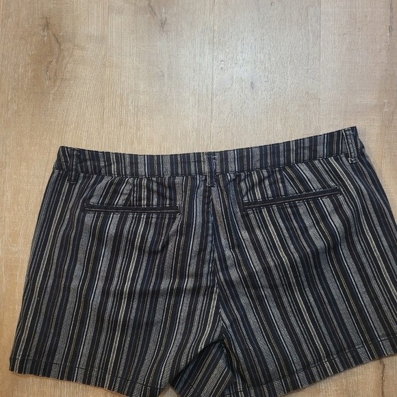 Ana Stitched Striped Shorts Size 18 - Picture 3 of 6